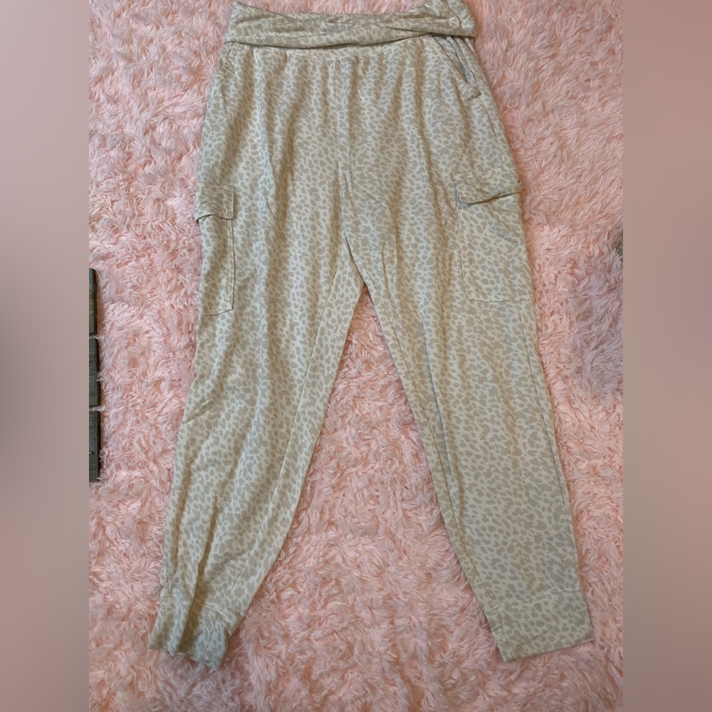 Old navy cheetah print sweats